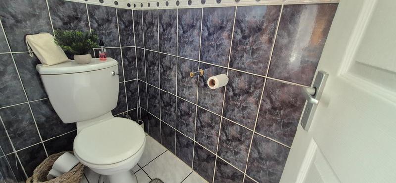 To Let 4 Bedroom Property for Rent in Hersham Western Cape